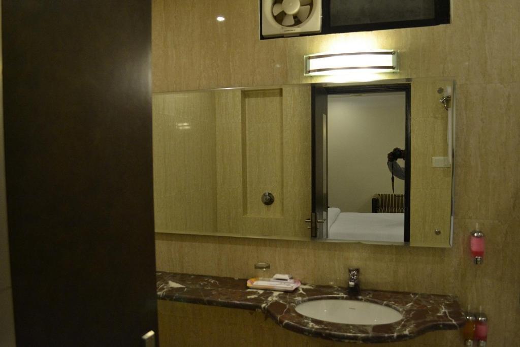ホテル ラヴィシャ コンチネンタル Allāhābād Junction 部屋 写真